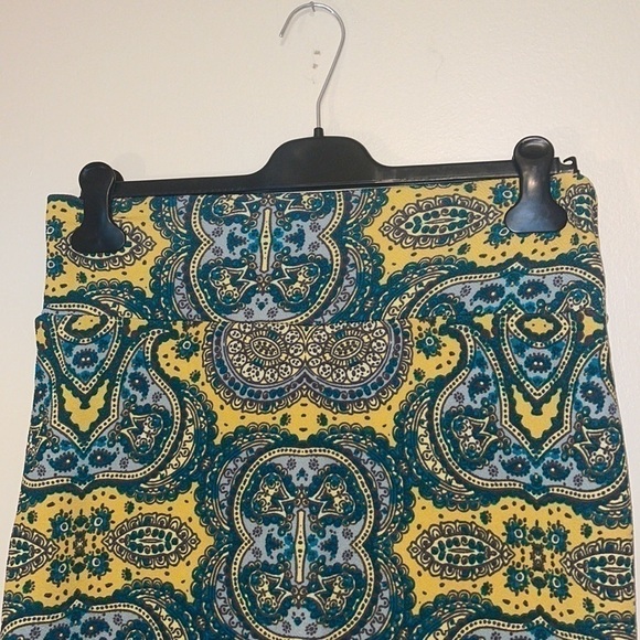 Lularoe women’s Skirt Medium 10 12 pencil yellow stretch Cassie work casual - Picture 3 of 9